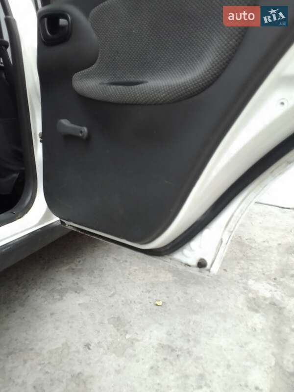 Седан Daewoo Lanos 1998 в Днепре