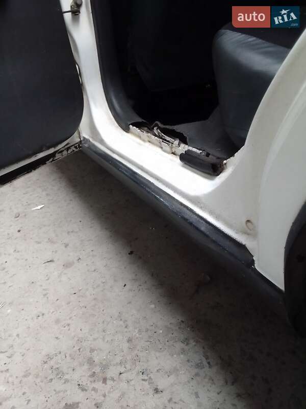 Седан Daewoo Lanos 1998 в Днепре