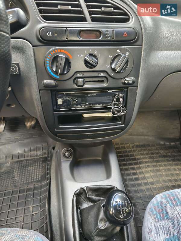 Седан Daewoo Lanos 2000 в Киеве
