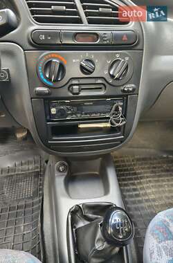 Седан Daewoo Lanos 2000 в 
