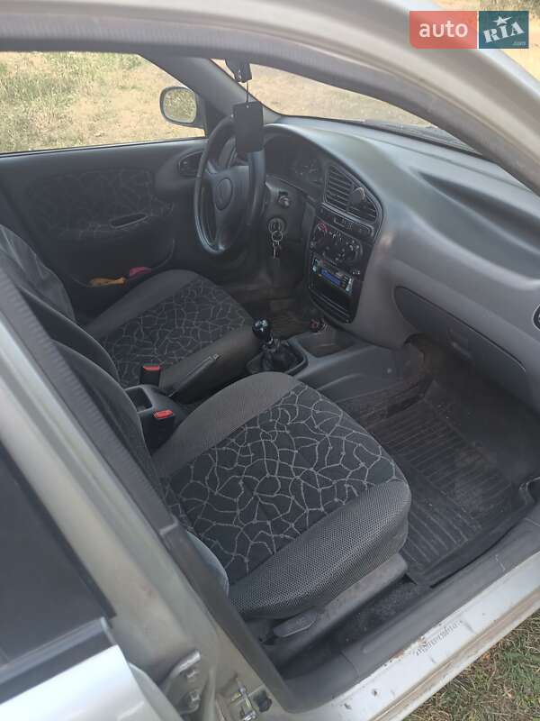 Седан Daewoo Lanos 2003 в Покровском
