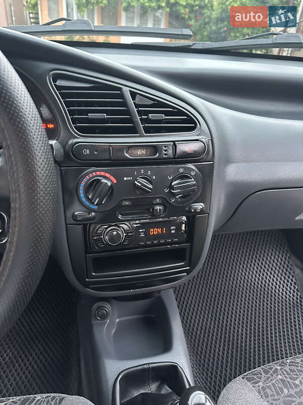 Седан Daewoo Lanos 2006 в Хотині