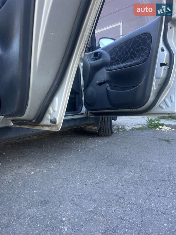 Седан Daewoo Lanos 2003 в Рівному