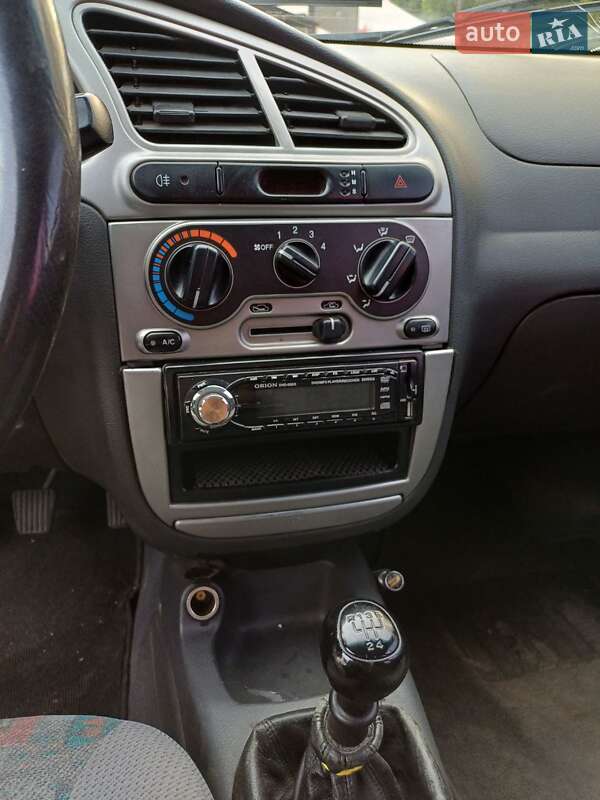 Седан Daewoo Lanos 2005 в Сумах