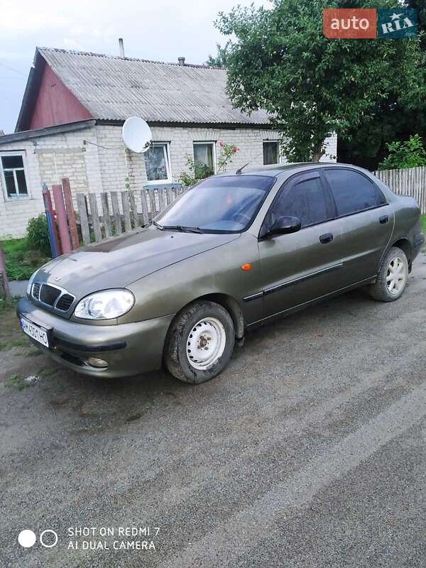 Седан Daewoo Lanos 2003 в Малині