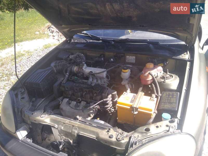 Седан Daewoo Lanos 2004 в Львове