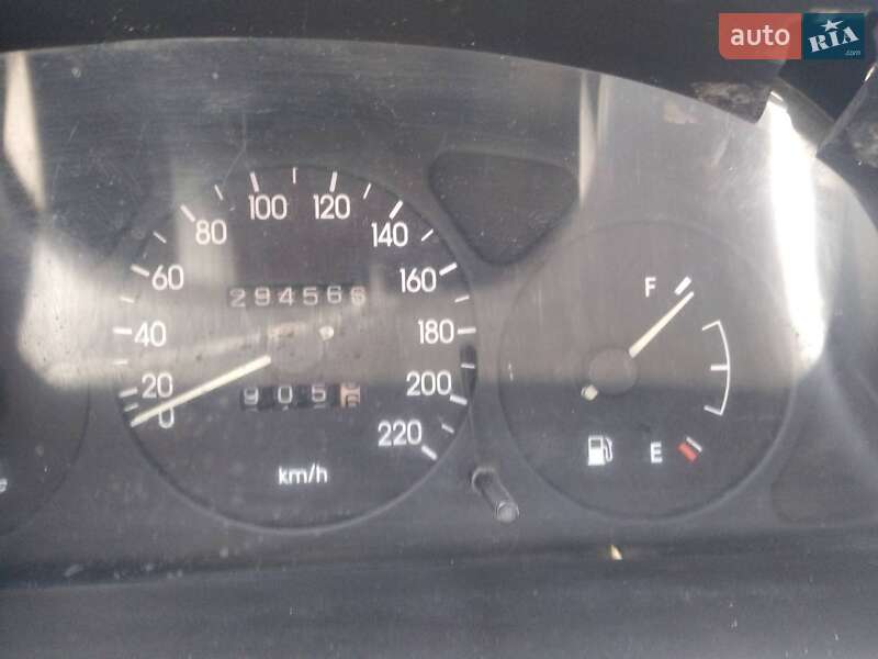 Седан Daewoo Lanos 2004 в Львове