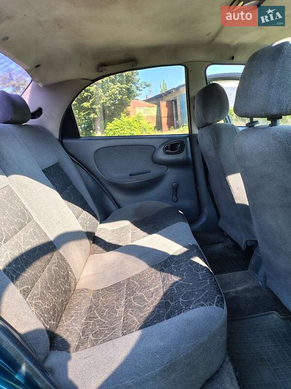 Седан Daewoo Lanos 2004 в Чугуеве