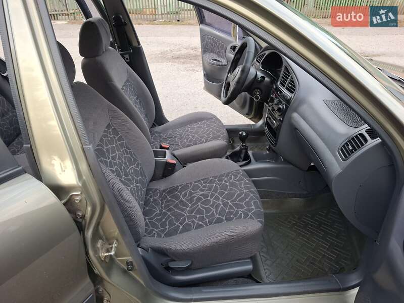 Седан Daewoo Lanos 2003 в Полтаве