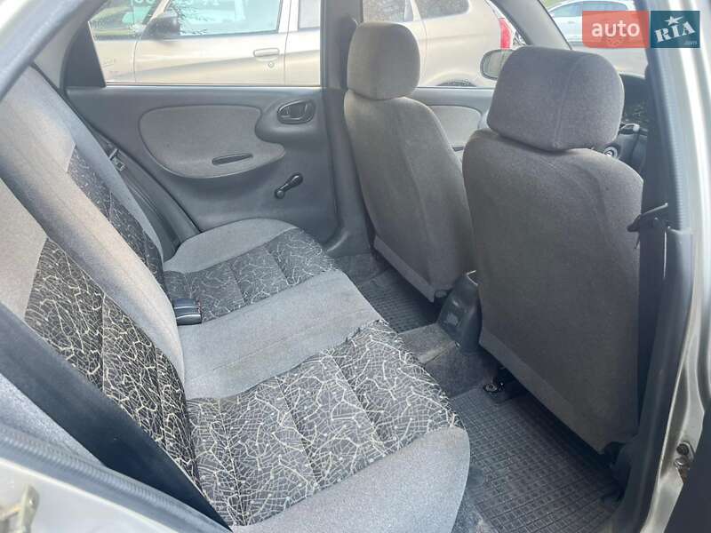 Седан Daewoo Lanos 2006 в Ровно