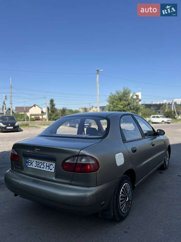 Седан Daewoo Lanos 2004 в Ровно