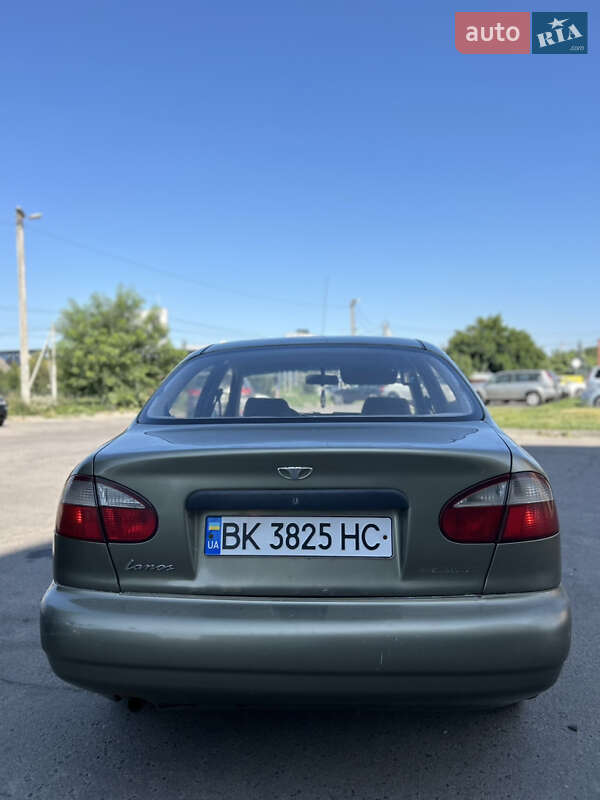 Седан Daewoo Lanos 2004 в Ровно