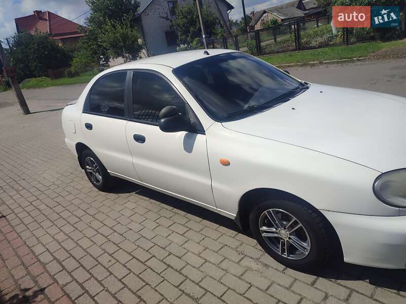 Седан Daewoo Lanos 2004 в Луцке