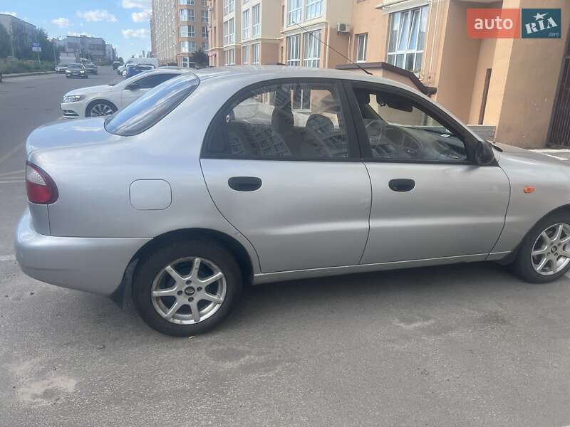 Седан Daewoo Lanos 2004 в Софіївській Борщагівці