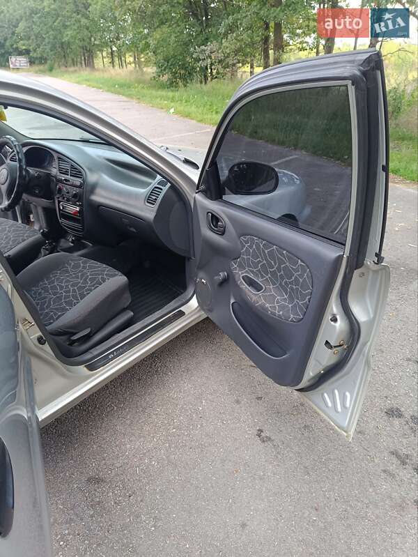 Седан Daewoo Lanos 2003 в Житомире