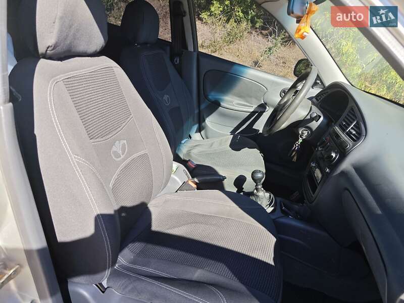 Седан Daewoo Lanos 2000 в Кропивницькому