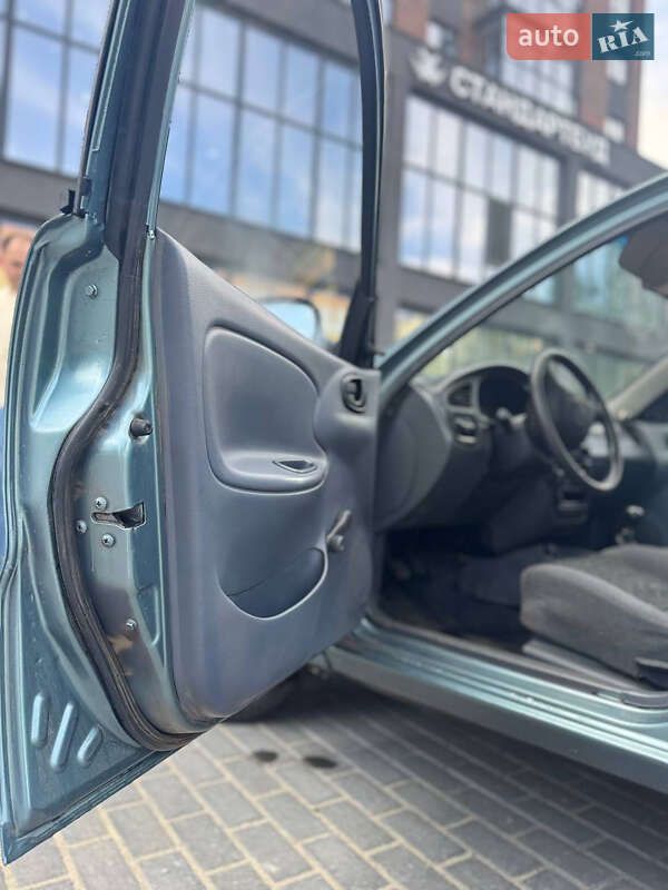 Седан Daewoo Lanos 2011 в Полтаве
