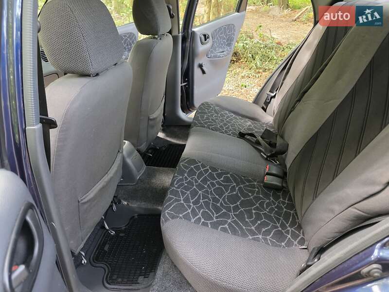 Седан Daewoo Lanos 2003 в Львове