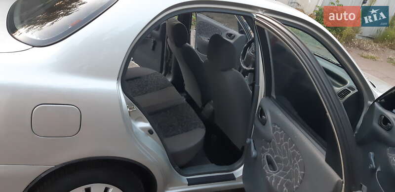 Седан Daewoo Lanos 2003 в Черкассах