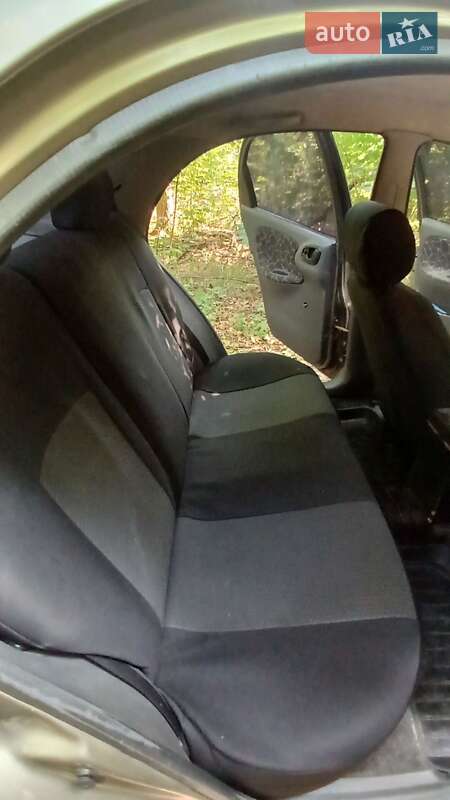 Седан Daewoo Lanos 2004 в Знаменке