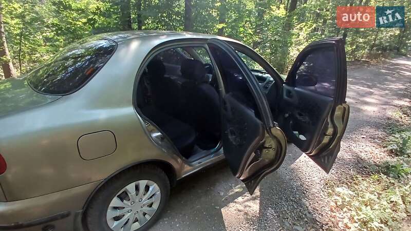 Седан Daewoo Lanos 2004 в Знаменке