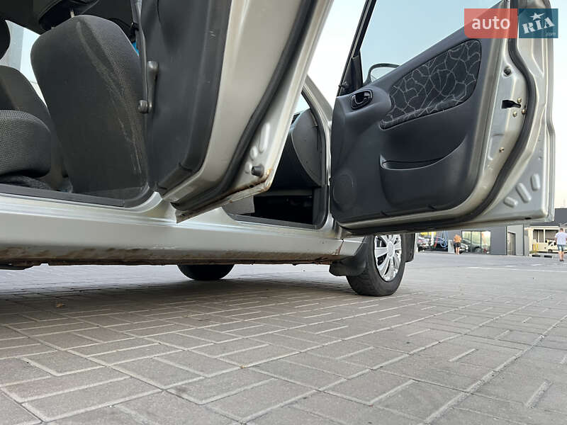 Седан Daewoo Lanos 2003 в Києві