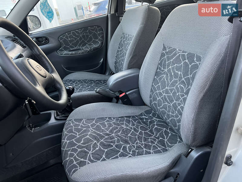 Седан Daewoo Lanos 2003 в Києві