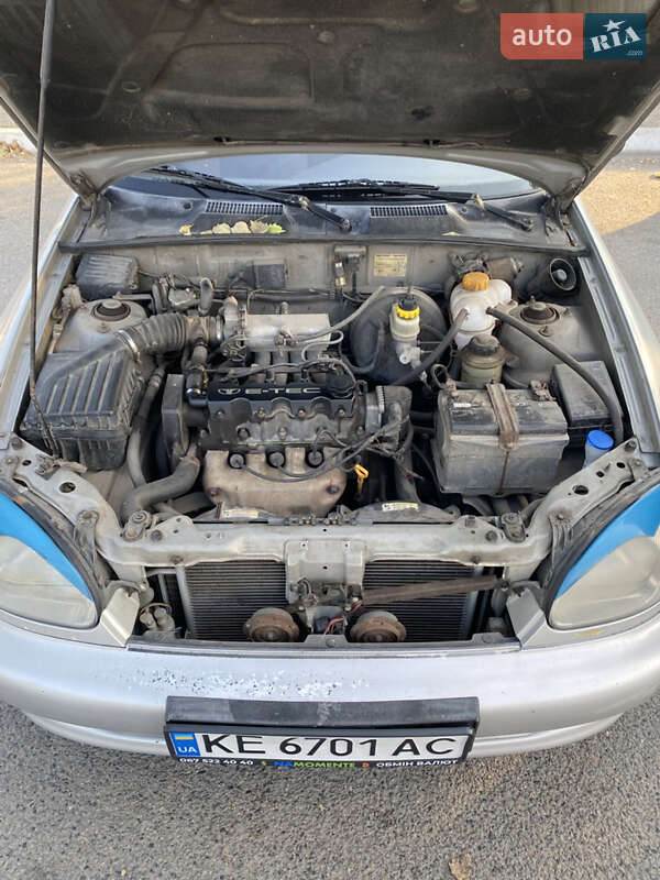 Седан Daewoo Lanos 2002 в Днепре