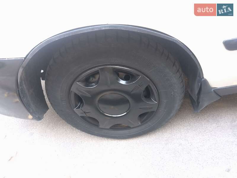 Седан Daewoo Lanos 2002 в Киеве