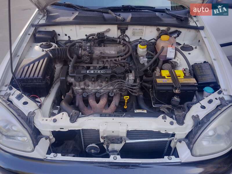 Седан Daewoo Lanos 2002 в Киеве