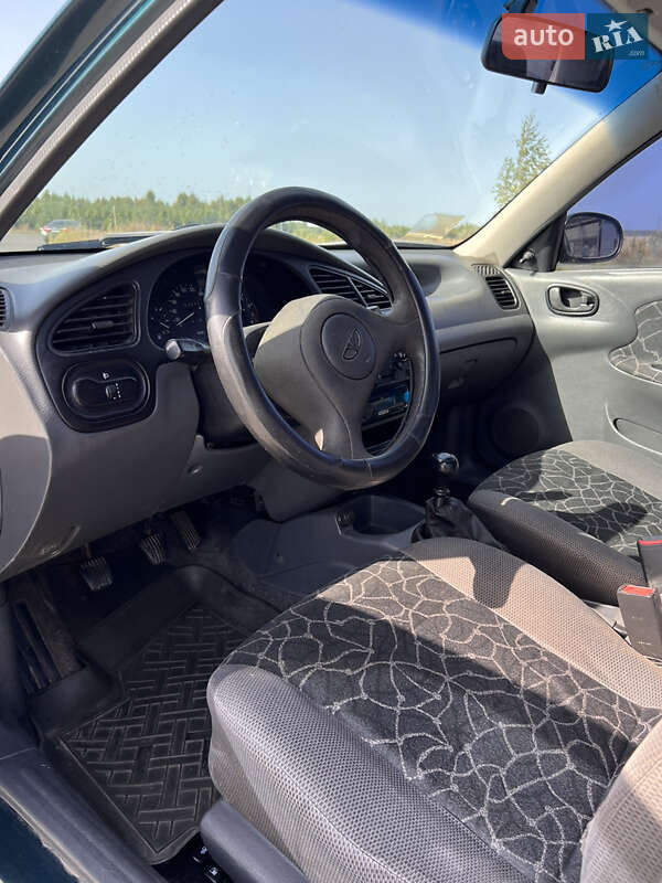 Седан Daewoo Lanos 2003 в Дубровице