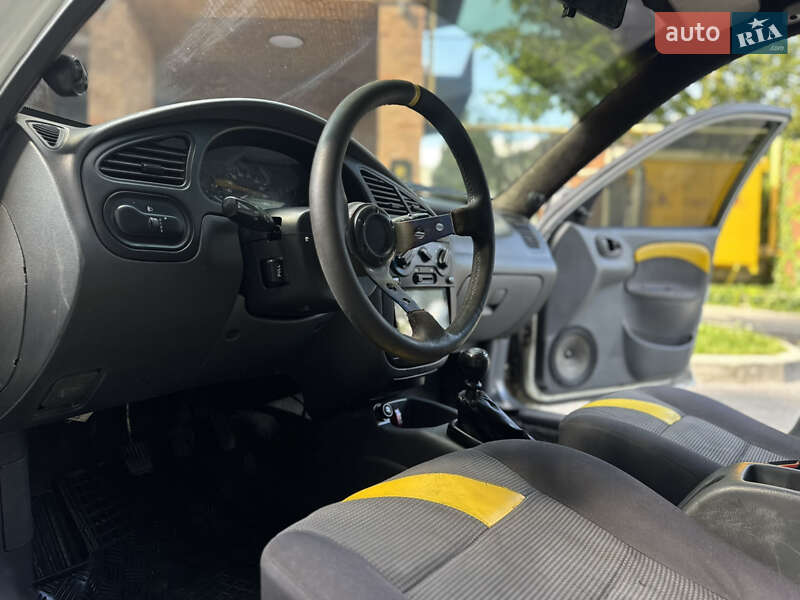Седан Daewoo Lanos 2003 в Львові