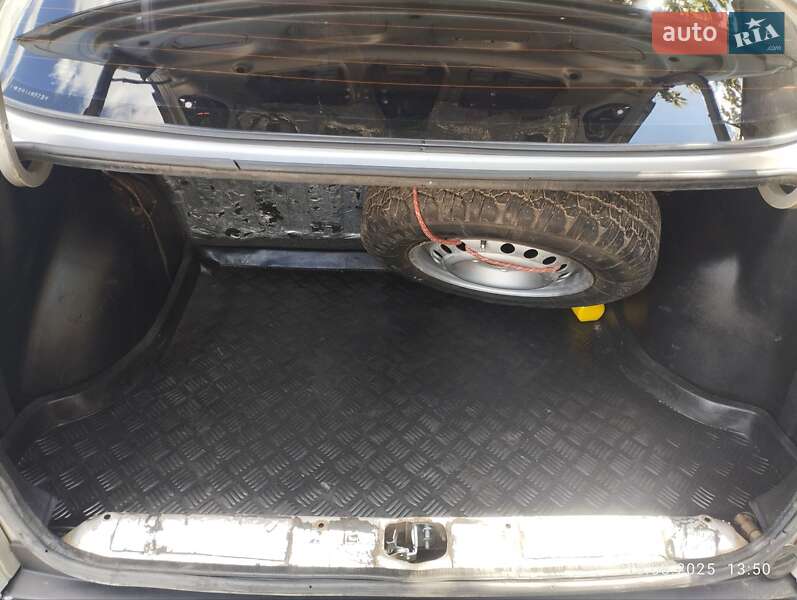 Седан Daewoo Lanos 2002 в Кривом Роге