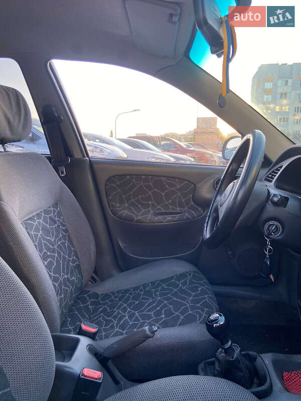 Седан Daewoo Lanos 2003 в Киеве