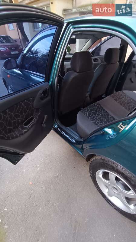 Седан Daewoo Lanos 2003 в Ужгороде