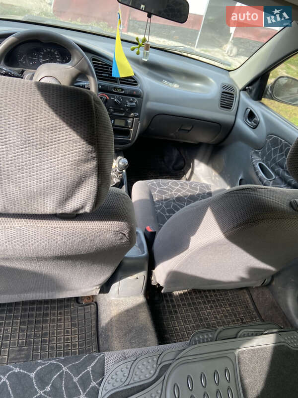 Седан Daewoo Lanos 2004 в Житомире