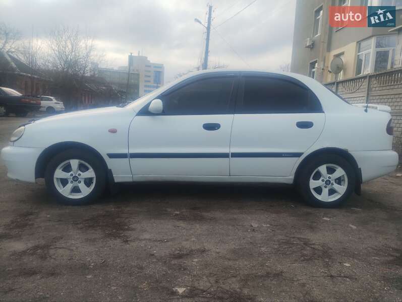 Седан Daewoo Lanos 2001 в Харькове