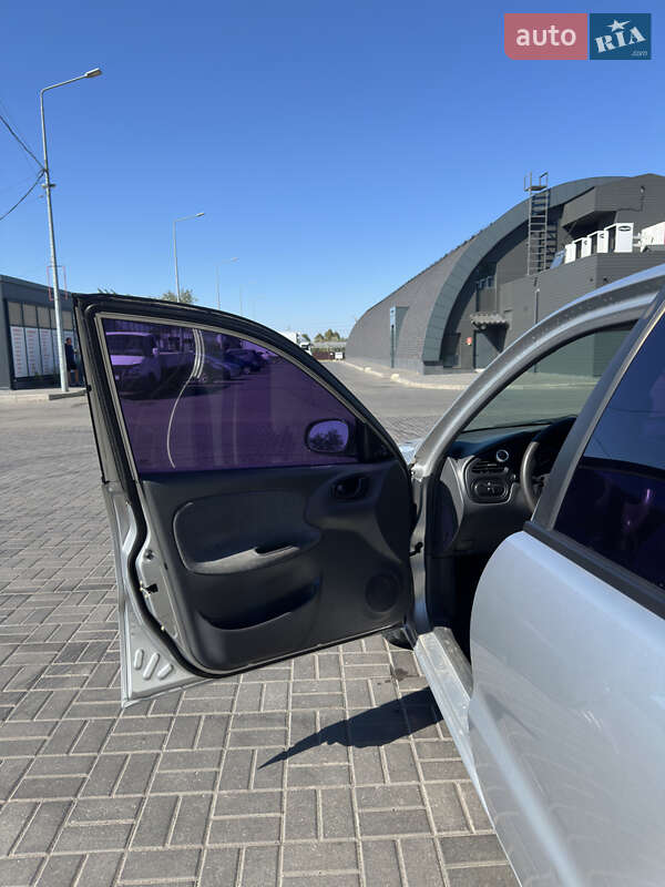 Седан Daewoo Lanos 2005 в Дніпрі