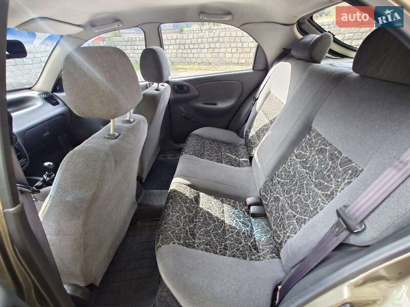 Седан Daewoo Lanos 2004 в Запорожье