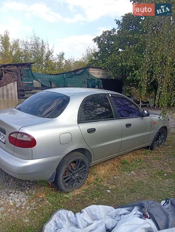 Седан Daewoo Lanos 2009 в Карнаухівці