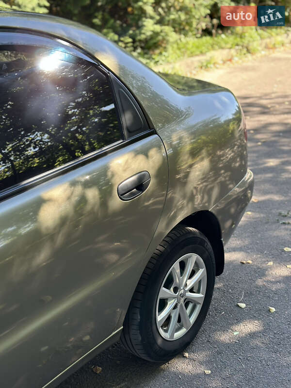 Седан Daewoo Lanos 2004 в Ровно