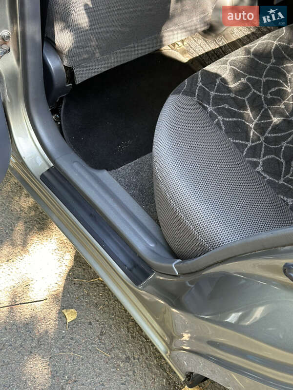 Седан Daewoo Lanos 2004 в Ровно