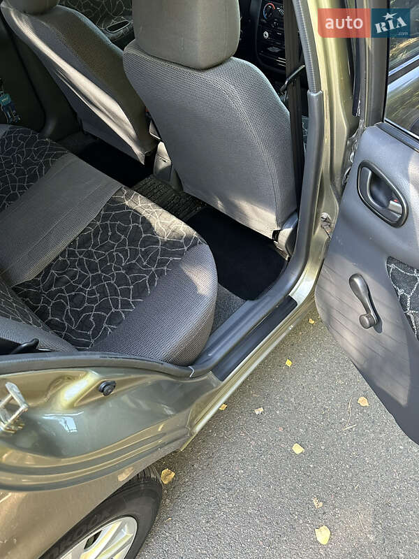 Седан Daewoo Lanos 2004 в Ровно