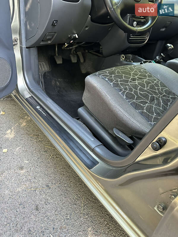Седан Daewoo Lanos 2004 в Ровно