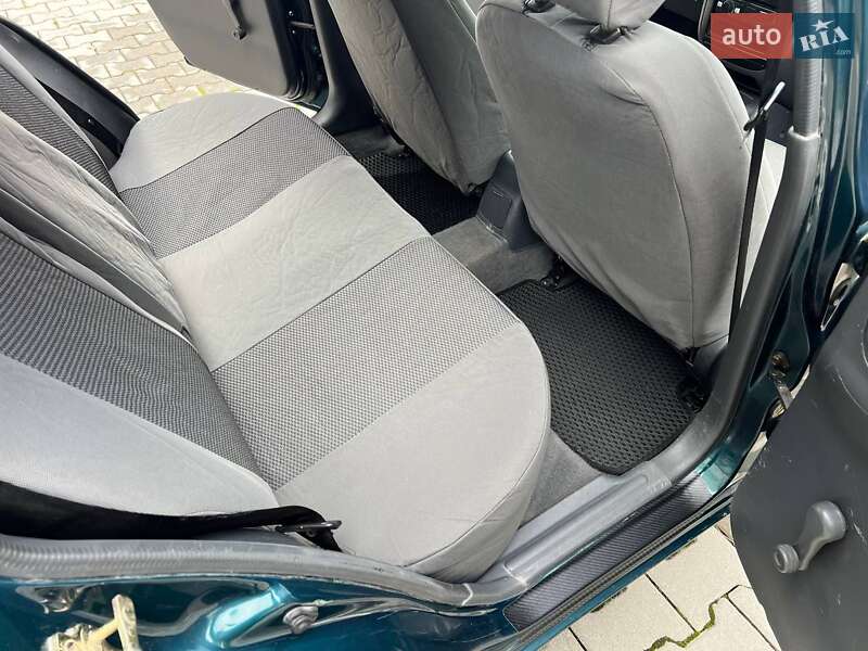 Седан Daewoo Lanos 2002 в Хмельницком