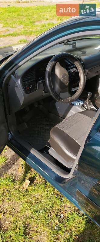 Седан Daewoo Lanos 2004 в Синельниково