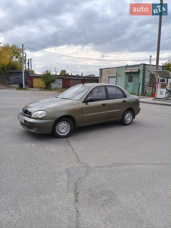 Седан Daewoo Lanos 2002 в Днепре