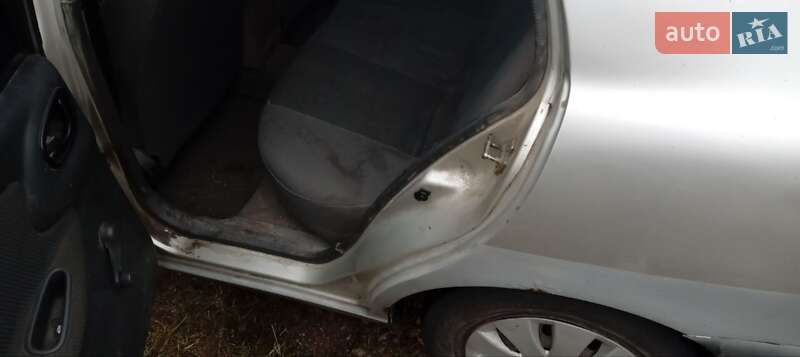 Седан Daewoo Lanos 2001 в Коростене