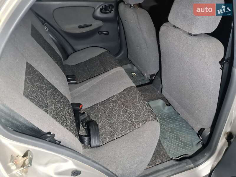 Седан Daewoo Lanos 2006 в Сумах