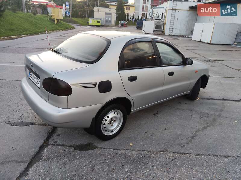 Седан Daewoo Lanos 2003 в Львове